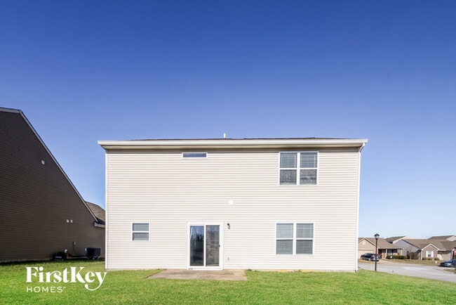 Building Photo - 665 Loon Ln