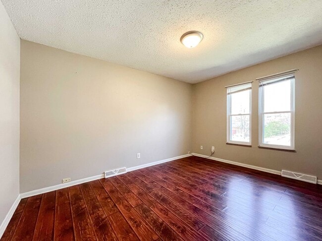 Building Photo - 12204 W Kingsgate Rd