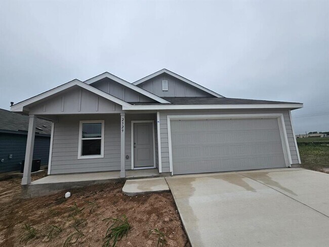 Building Photo - 2329 Silvercloud Dr