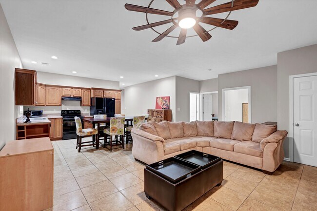 Building Photo - 2726 Brownsboro Rd