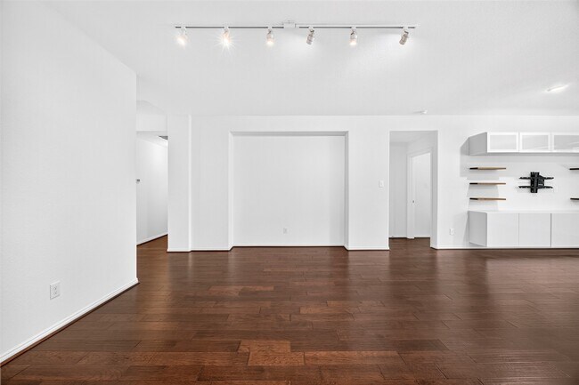 Building Photo - 16131 Sommerall Creek Ln