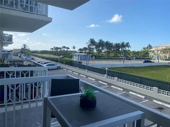 Building Photo - 125 S Ocean Ave