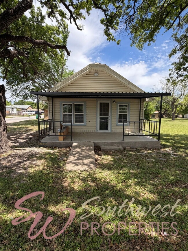 Building Photo - Charming Newly Remodeled 1 Bed / 1 Bath with Spa-Like Bathroom