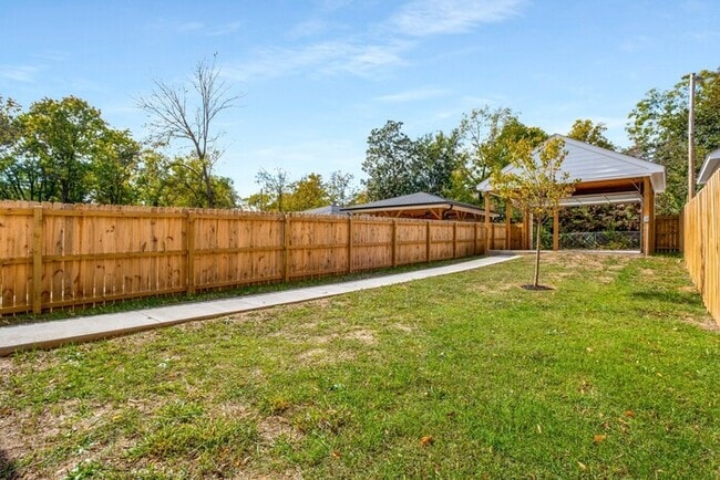 Building Photo - 1408 Lischey Ave