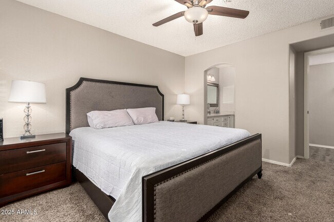 Building Photo - 6885 E Cochise Rd