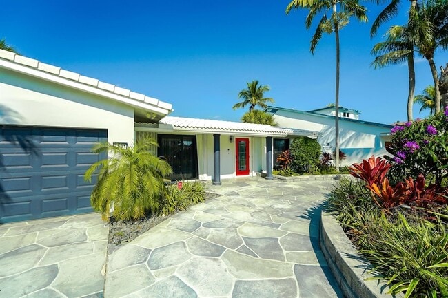 Building Photo - 2531 NE 47th St