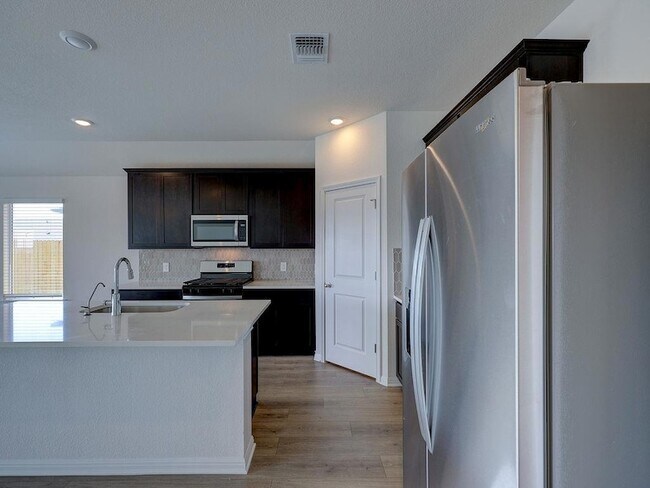 Building Photo - 112 Holmby Dr
