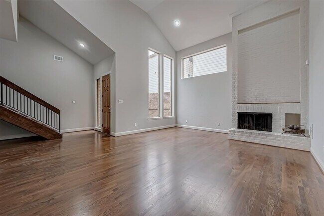 Building Photo - 2527 Potomac Dr