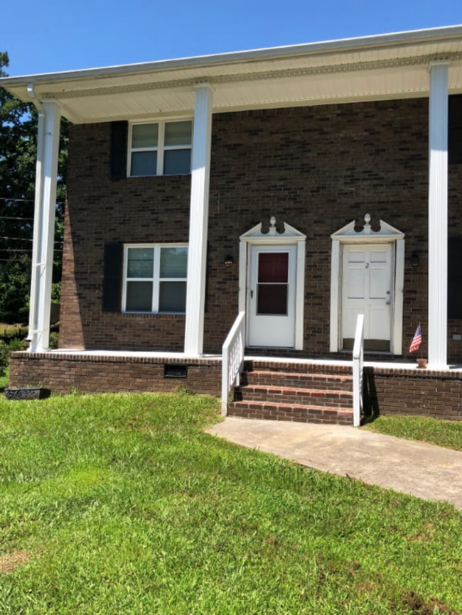 Primary Photo - 2 bed townhouse style in Fort Oglethorpe! ...