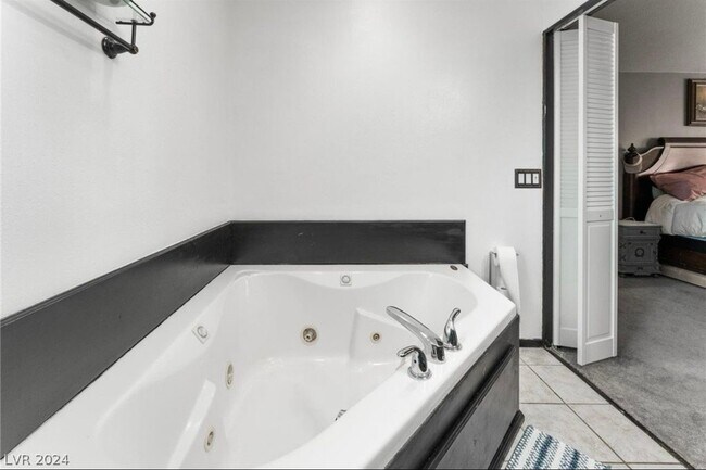 Building Photo - 580 Chelsea Dr