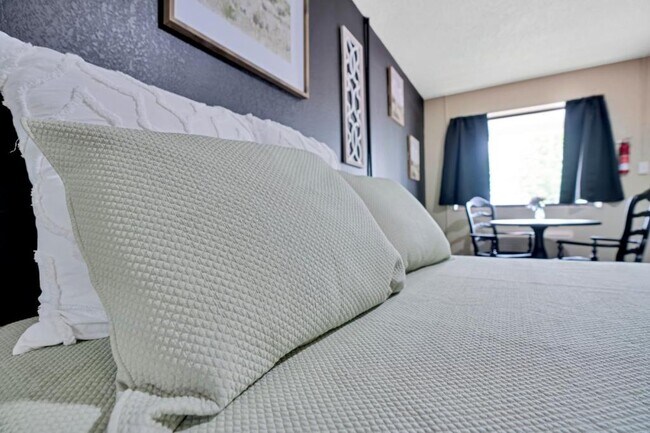 Building Photo - 905 Providence Blvd