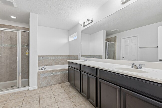 Building Photo - Waterfront Lake Nona Pool Home