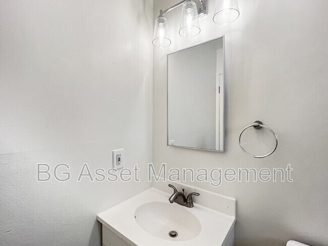 Building Photo - 1574 San Pablo Ave