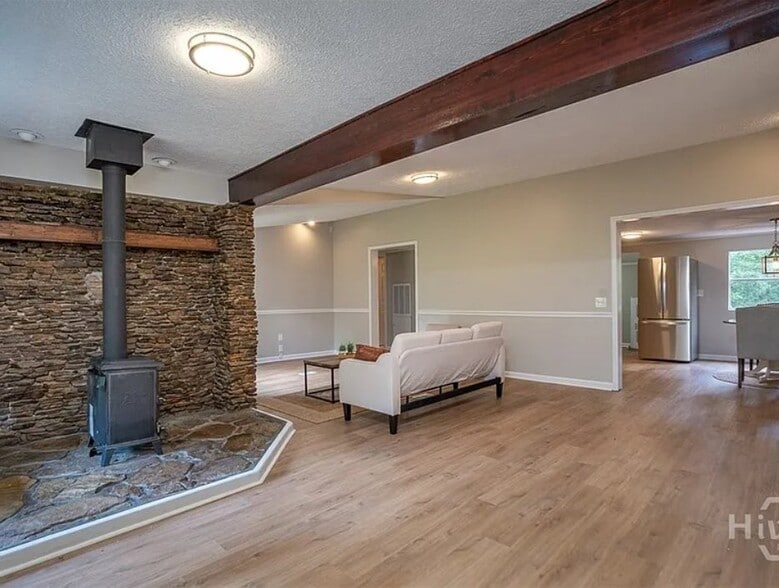 Building Photo - 4419 New Kings Bridge Rd