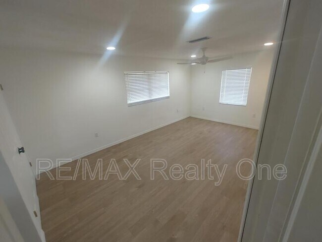 Building Photo - 3270 N Stirrup Dr