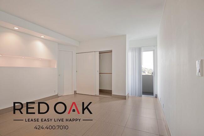 Building Photo - Spacious and Bright One-Bedroom with Priva...