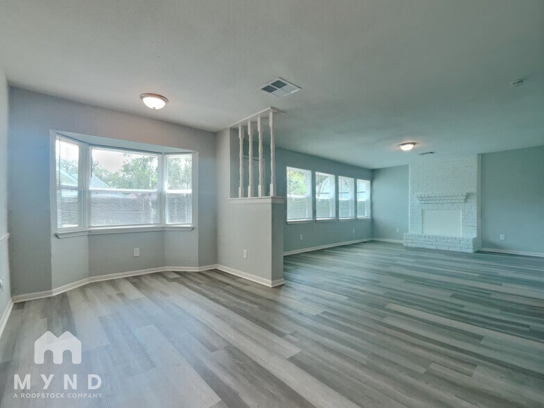 Building Photo - 6607 Escondido Dr