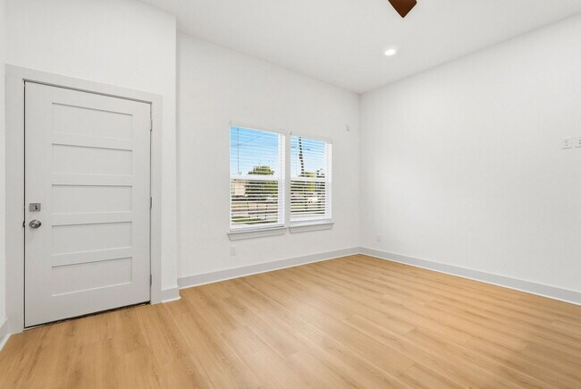 Building Photo - 9819 Turnbow St