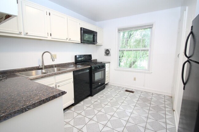 Building Photo - 349 Homeland Southway