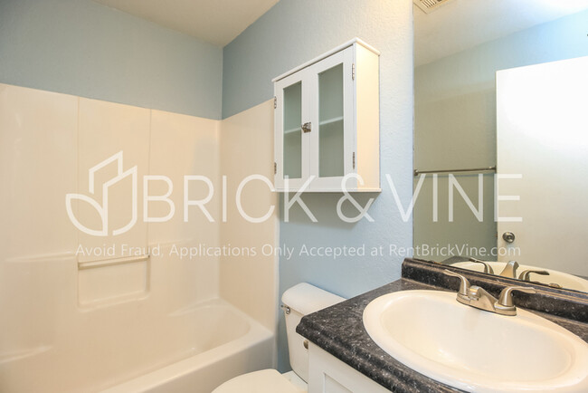 Building Photo - 920 Periwinkle Dr
