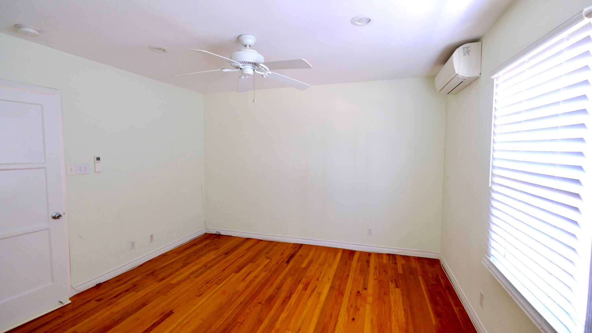 Building Photo - 1701 Stearns Dr