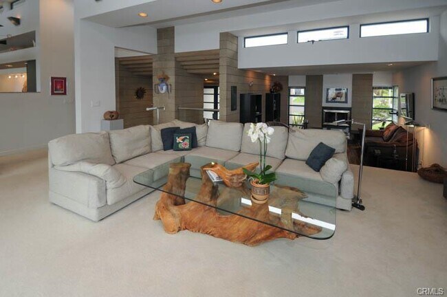 Building Photo - Custome Built Home With Ocean Views