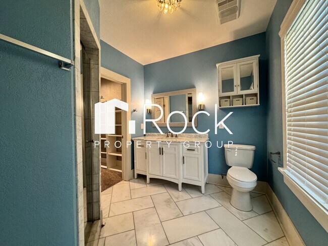 Building Photo - Must See 3 Bedroom/3 Bathroom Home near Edgemere Park