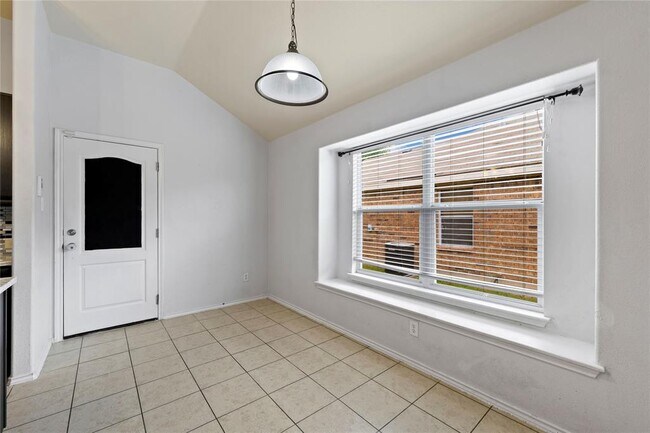 Building Photo - 1207 Cherrywood