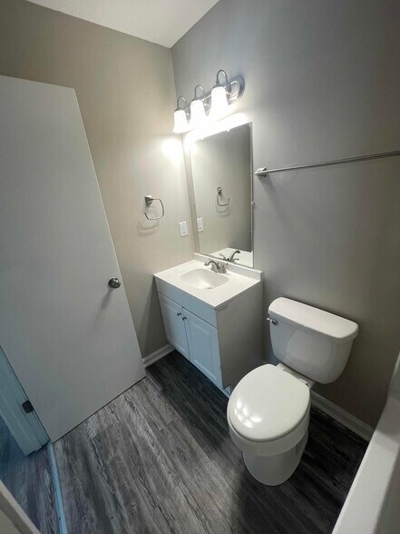 Building Photo - 641 Miles Ct