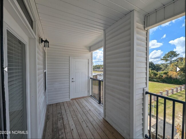 Building Photo - 5630 Lucas Ct