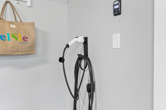 Building Photo - Move-In Ready, 3-Bedroom Fully Furnished Retreat with 3 Bathroom in Keaau Paradise!"