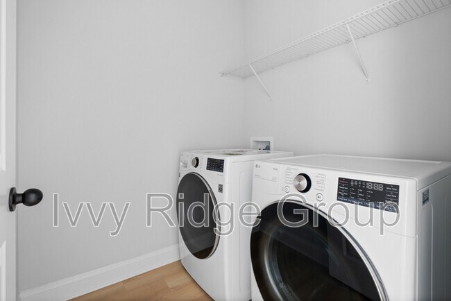 Building Photo - 2538 Lydia Ave