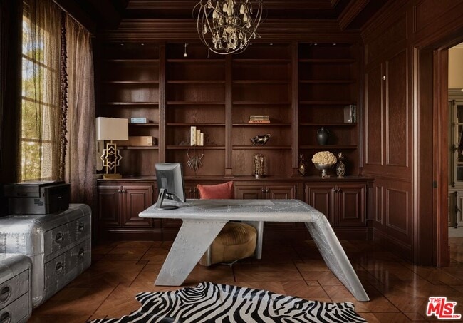 Building Photo - 614 N Palm Dr