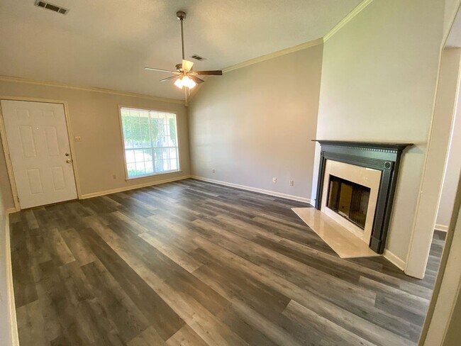 Building Photo - 3 bed, 2 bath in Lakeland near Stonebridge Golf Course