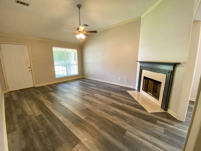 Building Photo - 3 bed, 2 bath in Lakeland near Stonebridge...