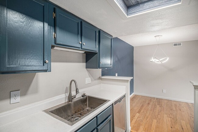 Building Photo - Beautifully Renovated 3-bedroom 2 Bathroom...