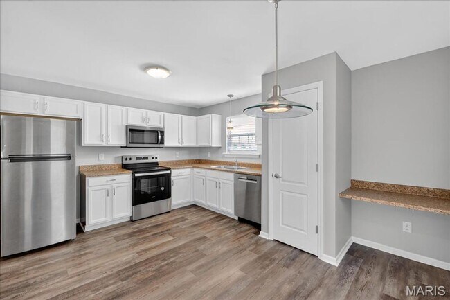 Building Photo - MOVE IN READY condo in Lake St. Louis