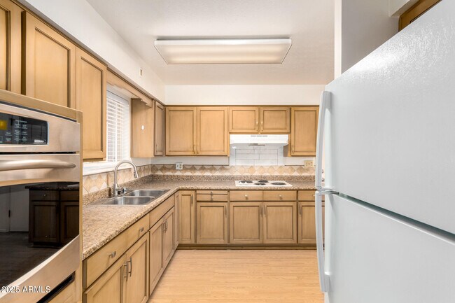 Building Photo - 6224 E Dallas St