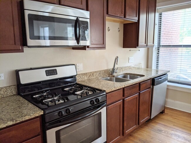 Building Photo - 908 Reba Pl