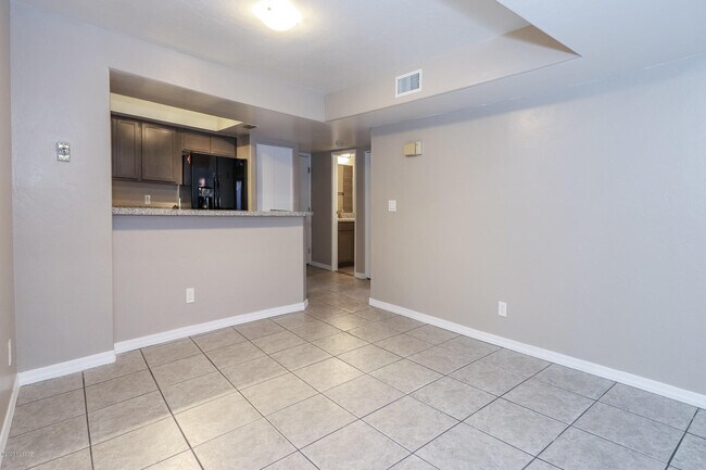 Building Photo - 4021 N Weimer Pl