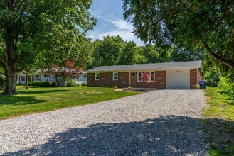 Building Photo - 462 Woodview Dr