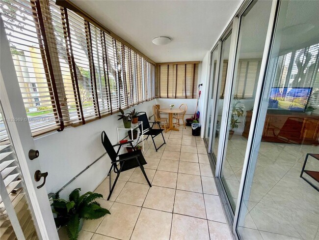 Building Photo - 6861 SW 147th Ave
