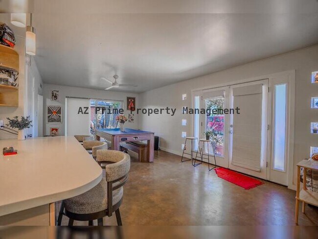 Building Photo - 351 E Encanto Dr