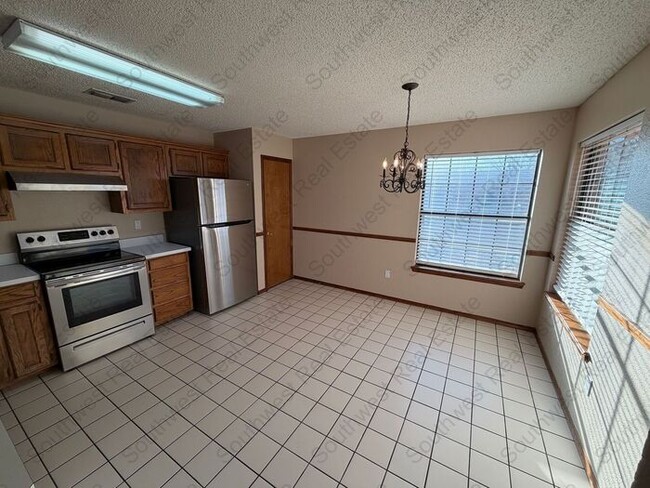 Building Photo - Cute 3 Bed 2 Bath 2 Car Garage home