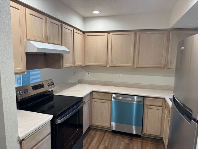 Building Photo - Stunning 2 Bed, 2.5 Bath Townhouse — Fully Renovated!