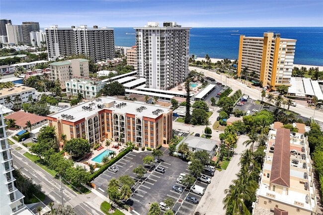 Building Photo - 400 N Riverside Dr