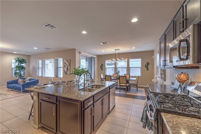 Building Photo - 3213 Molinos Dr