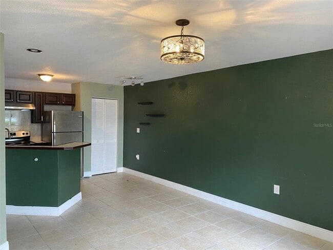 Building Photo - 1916 Lake Atriums Cir