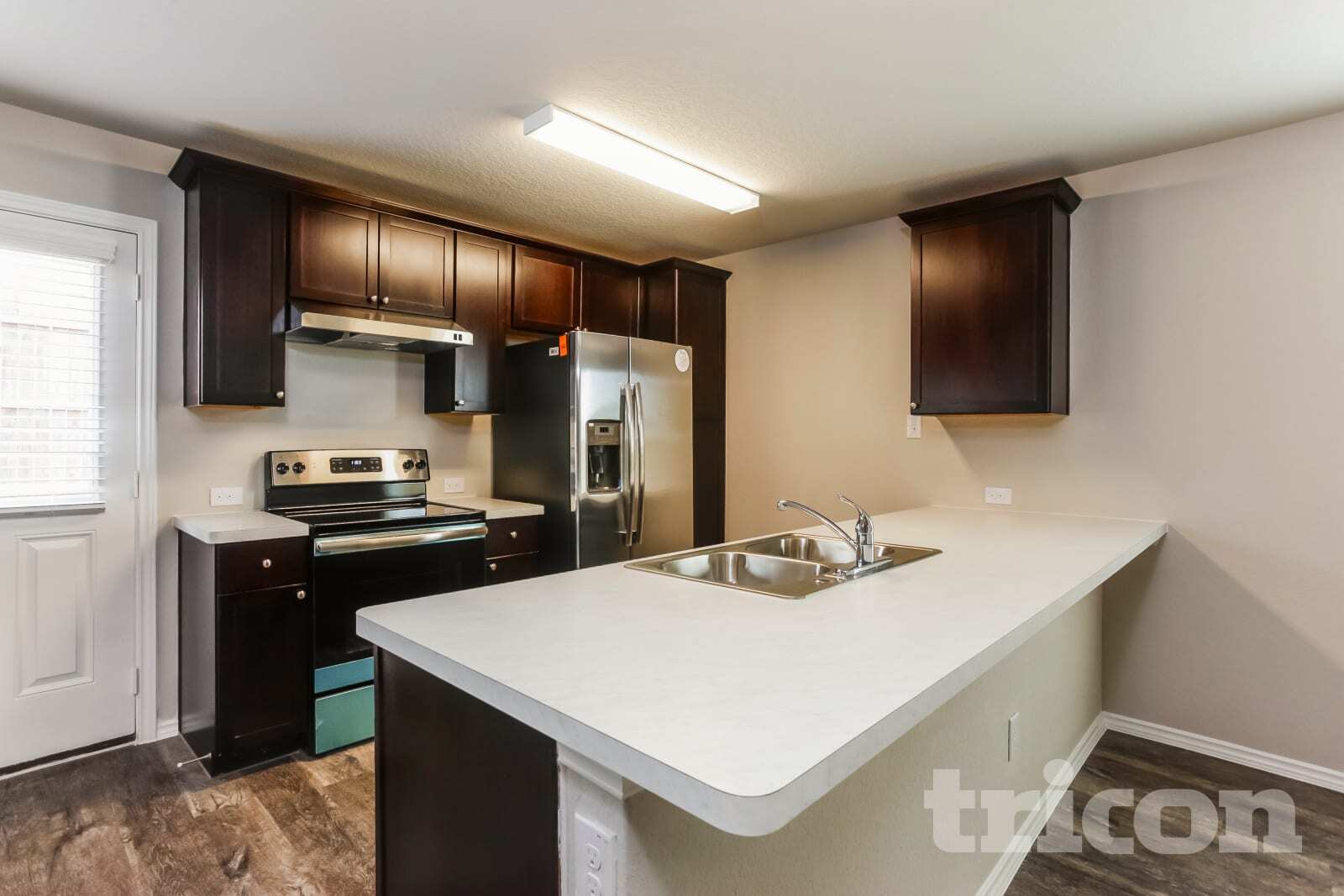 Building Photo - 1932 Bluethroat