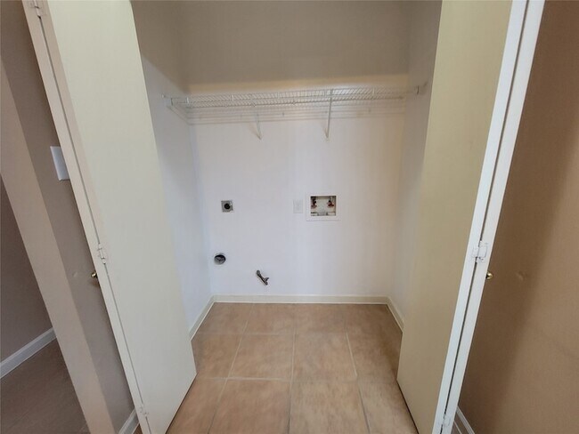 Building Photo - 6327 Hayman Dr